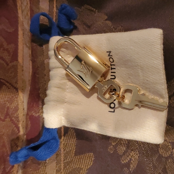 Louis vuitton crossberry blue -leather 35 tote bag keys brand new dust cover - Picture 9 of 16